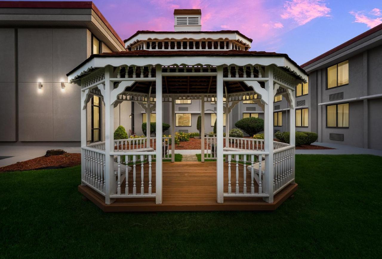 Hometowne Studios By Red Roof Painted Post Exterior foto